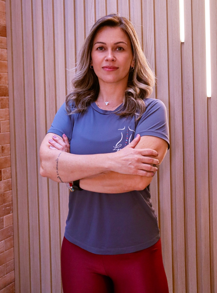 Fisioterapeuta Lya Reis no estúdio de Pilates em Campo Grande